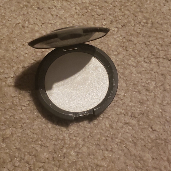 Becca highlight - Picture 1 of 3